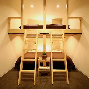 Albergue Nest, Osaca